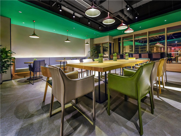 重慶首家康鉑酒店客房設(shè)計   多元化連鎖精品酒店設(shè)計典范