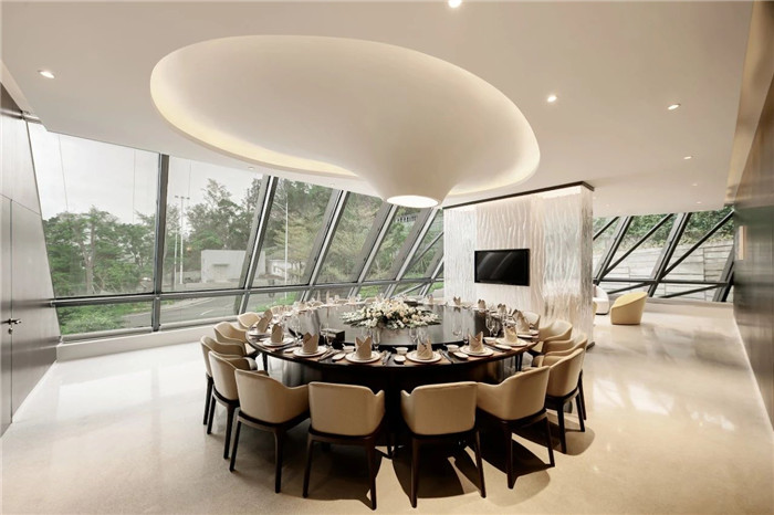以海浪為靈感的純白前衛(wèi)風(fēng)度假酒店餐廳包房設(shè)計(jì)案例賞析