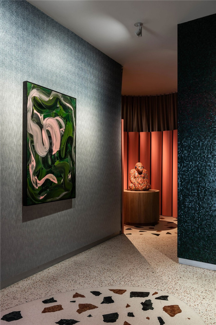 顛覆傳統(tǒng)酒店設(shè)計(jì)標(biāo)準(zhǔn)   Ovolo藝術(shù)精品酒店走廊設(shè)計(jì)方案