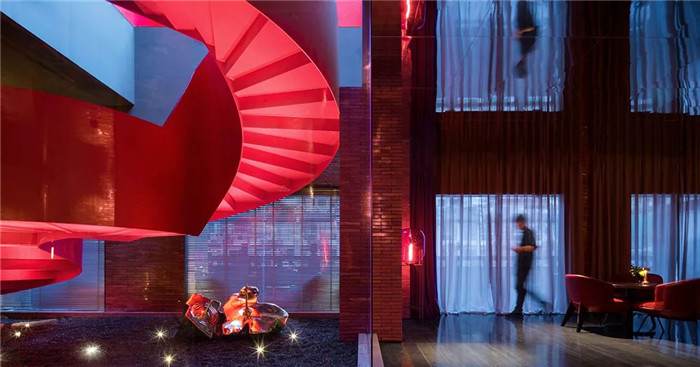 在復(fù)古中創(chuàng)新的The Linow創(chuàng)意精品酒店大堂樓梯設(shè)計實(shí)景圖