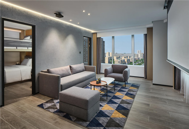 萬達+京東聯(lián)手打造寧波萬達美華跨界IP酒店套房客廳設(shè)計 萬達+京東聯(lián)手打造寧波萬達美華跨界IP酒店套房客廳設(shè)計