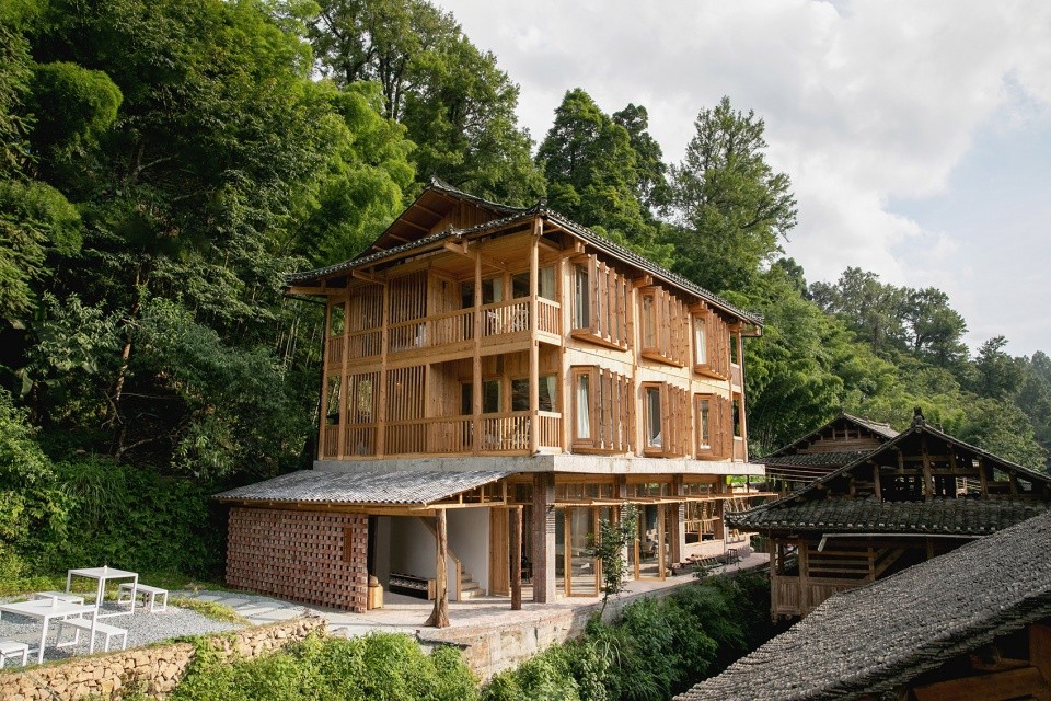 紅磚、杉木復(fù)蘇老民宅改造變身精品民宿設(shè)計(jì)案例