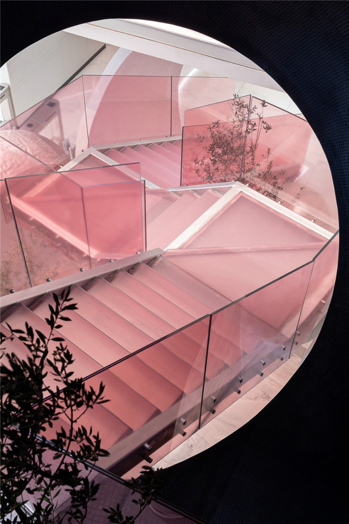 國(guó)內(nèi)最新潮藝術(shù)精品酒店設(shè)計(jì)推薦：尚美水晶酒店樓梯設(shè)計(jì)