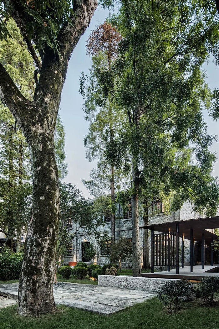 集書店、咖啡、美術(shù)館于一體的精品酒店設(shè)計(jì)方案