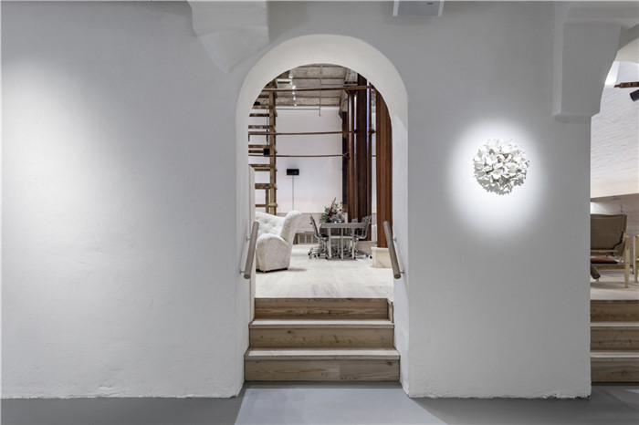 新舊設(shè)計(jì)相融合的工業(yè)風(fēng)精品酒店翻新改造設(shè)計(jì)方案