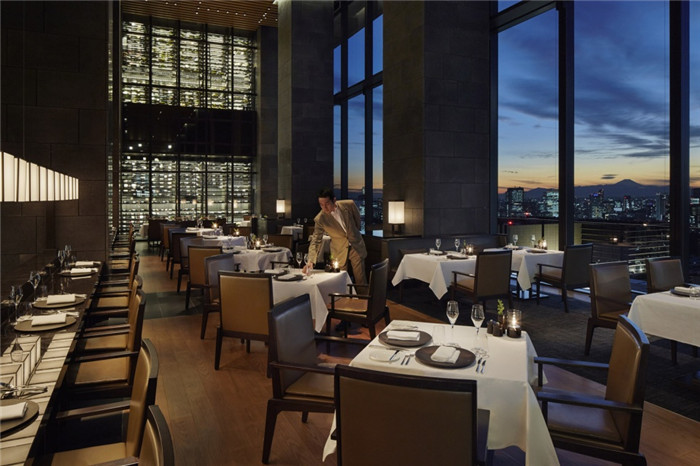 西餐廳設(shè)計-專為休閑和商務(wù)游客而定制的東京安縵度假酒店設(shè)計