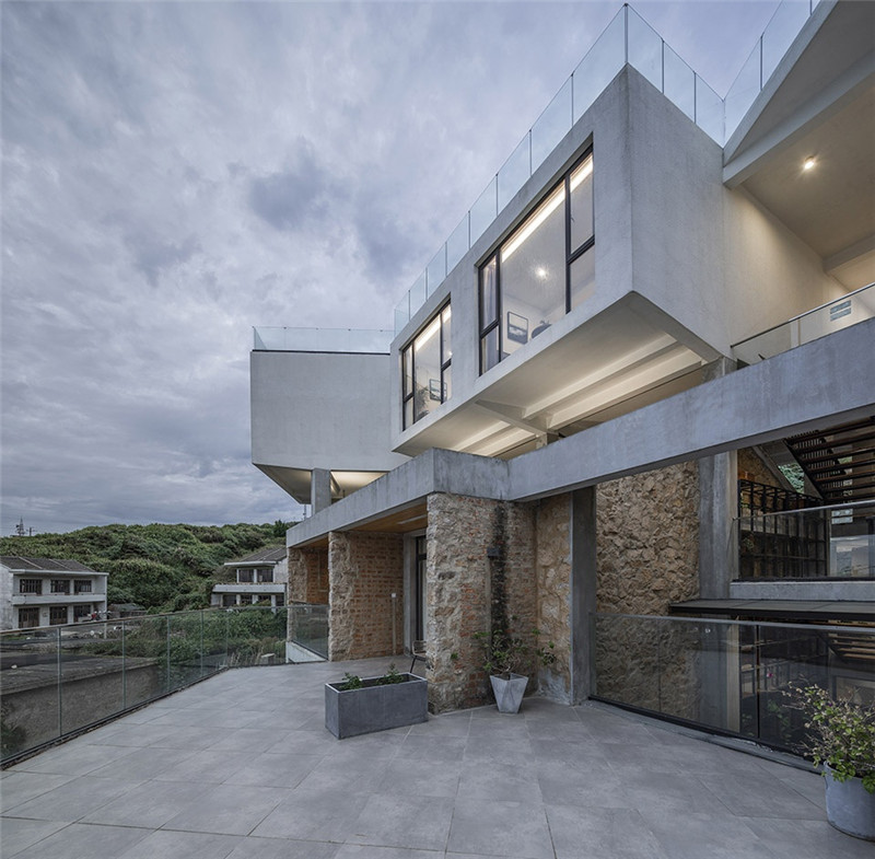 樸素原生態(tài)石頭民宿改造設計案例