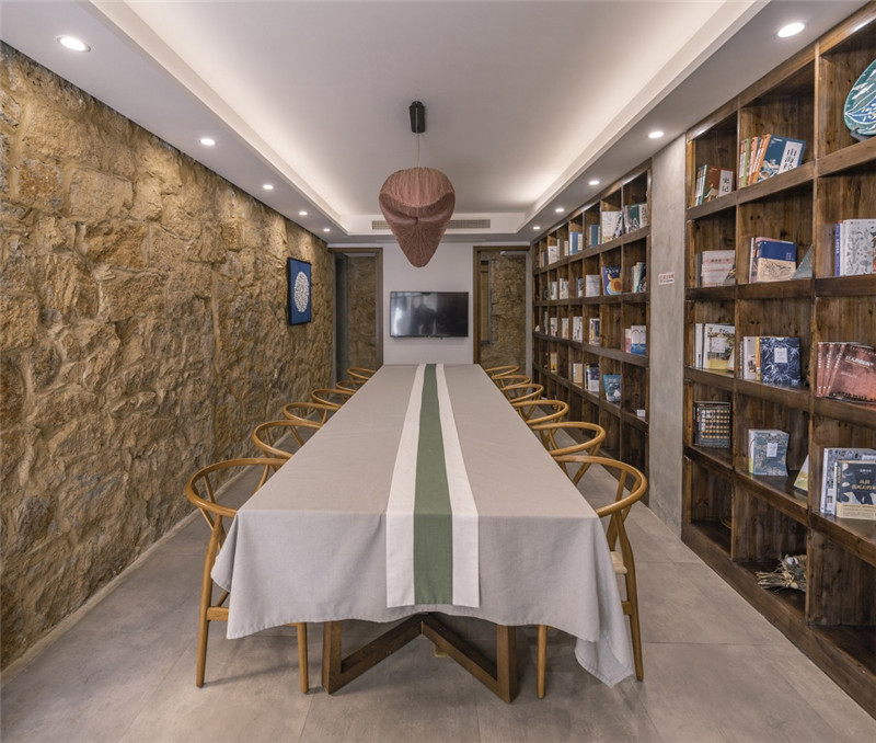 樸素原生態(tài)石頭民宿改造設計案例