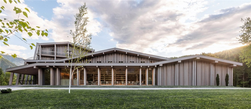 連接本土文化與創(chuàng)意的BOHINJ酒店外觀翻新改造設計方案