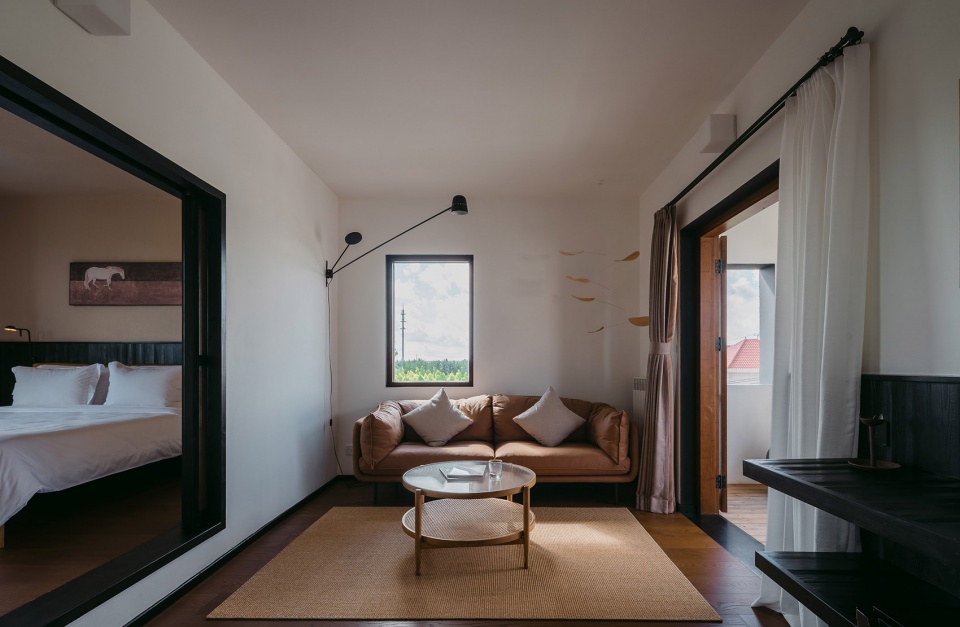 特色鄉(xiāng)村民宿設(shè)計推薦：上海左盼民宿套房客廳設(shè)計方案