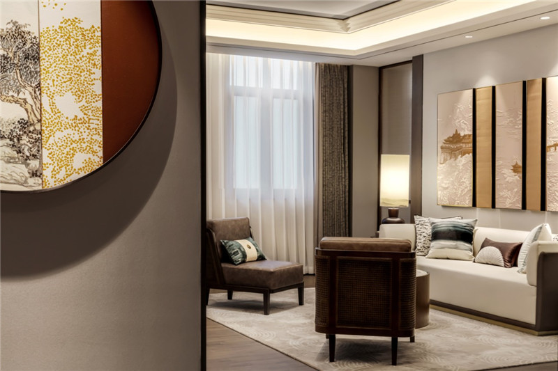 套房客廳設(shè)計-濰坊桂水逸扉新中式五星級酒店設(shè)計案例 套房客廳設(shè)計-濰坊桂水逸扉新中式五星級酒店設(shè)計案例