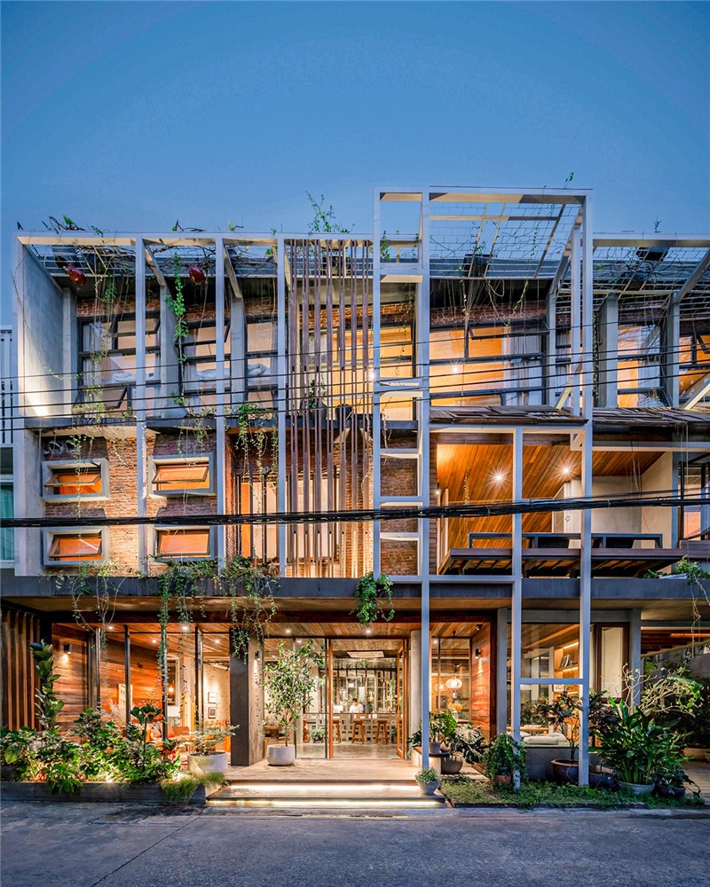 曼谷TAMNI工業(yè)風(fēng)青年旅舍改造設(shè)計方案