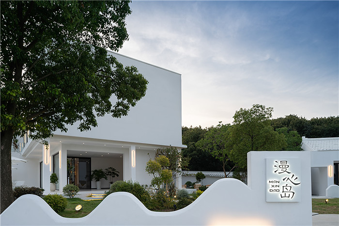 10間房的白色極簡風(fēng)漫心島民宿設(shè)計(jì)案例