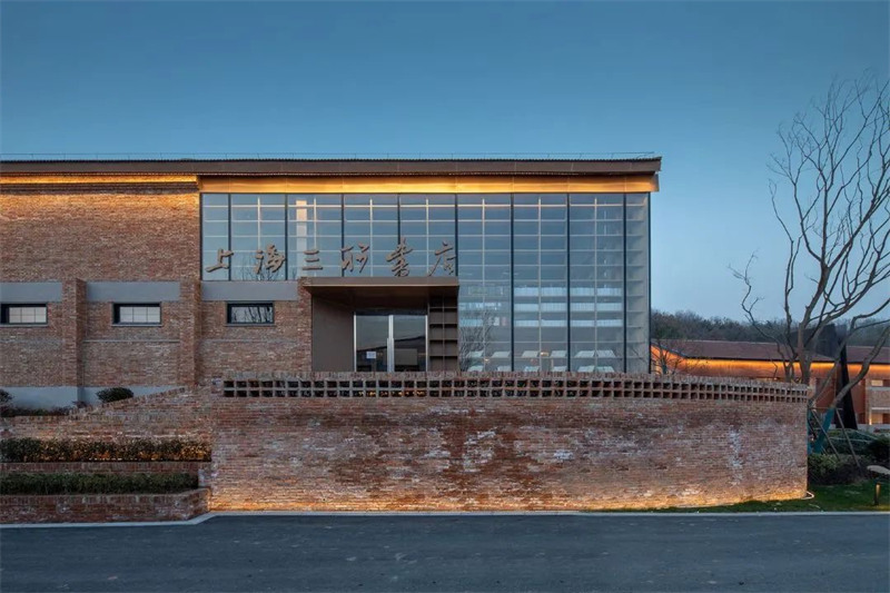 老糧倉(cāng)改造民宿  安徽未遲·萬(wàn)卷糧倉(cāng)民宿設(shè)計(jì)賞析