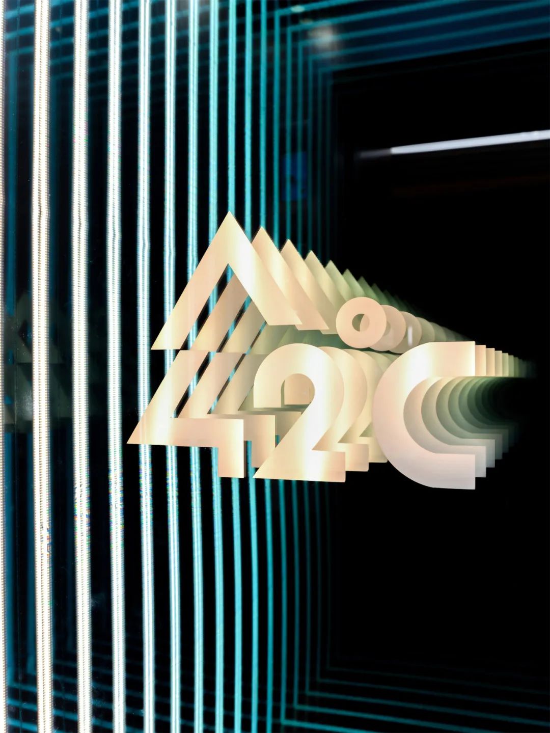 迎合Z時代審美 42度休閑溫泉洗浴酒店設(shè)計(jì) 迎合Z時代審美 42度休閑溫泉洗浴酒店設(shè)計(jì)